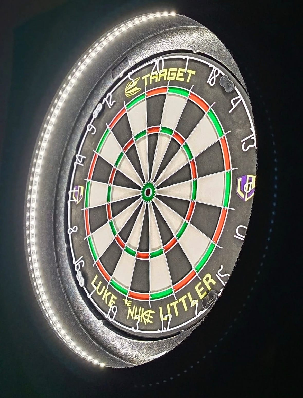 LED-gyűrűs darts tábla a Checkpointban